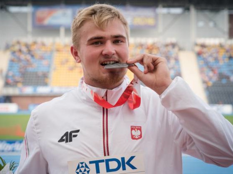MŚ U20: Oskar Stachnik wicemistrzem świata w dysku