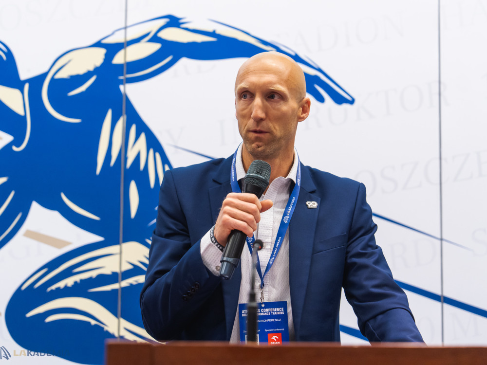 Jak obuwie karbonowe wpływa na rozwój młodzieży? Profesor Jakub Adamczyk: korzyści mogą być niewspółmierne do ryzyka 