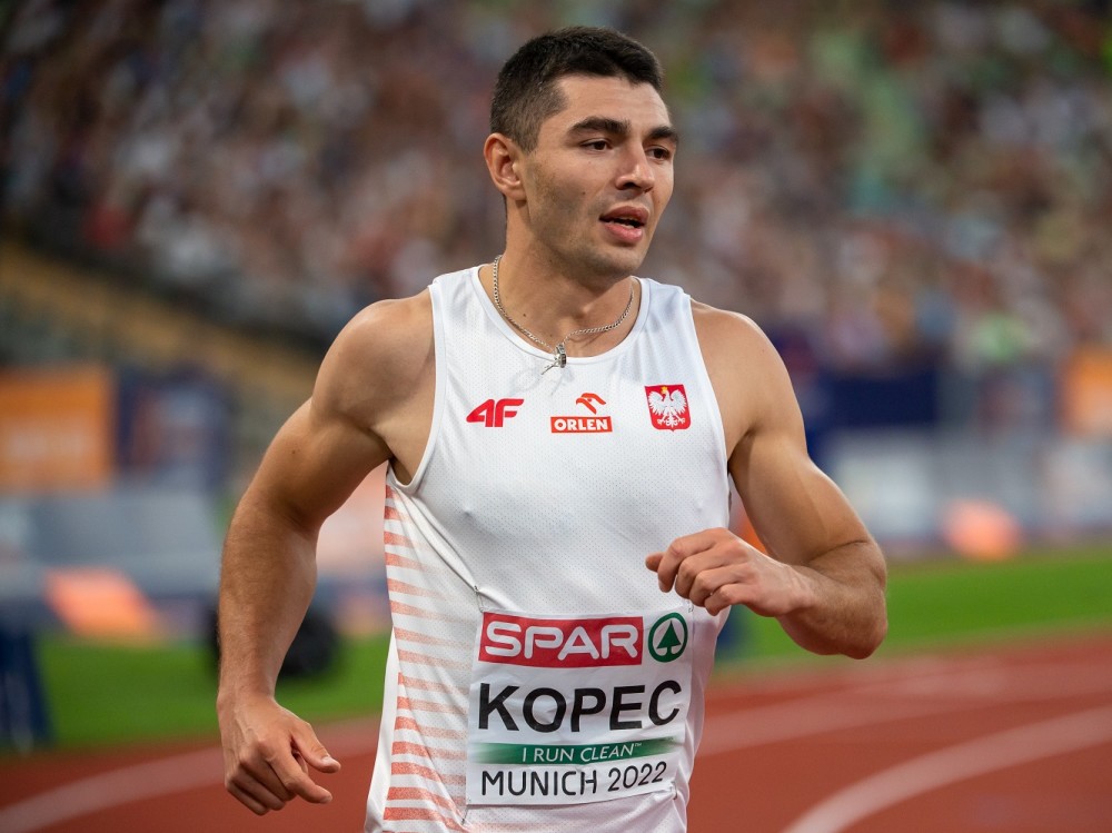Dominik Kopeć 10.05 z wiatrem +3,2 m/s w Vari