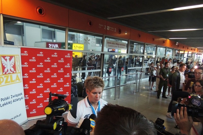 Przylot Anity Włodarczyk do Polski obrazek 4